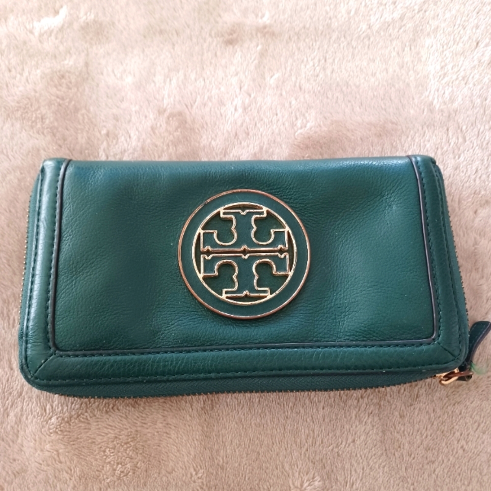 COPY - Tory Burch  leather zip continental wallet